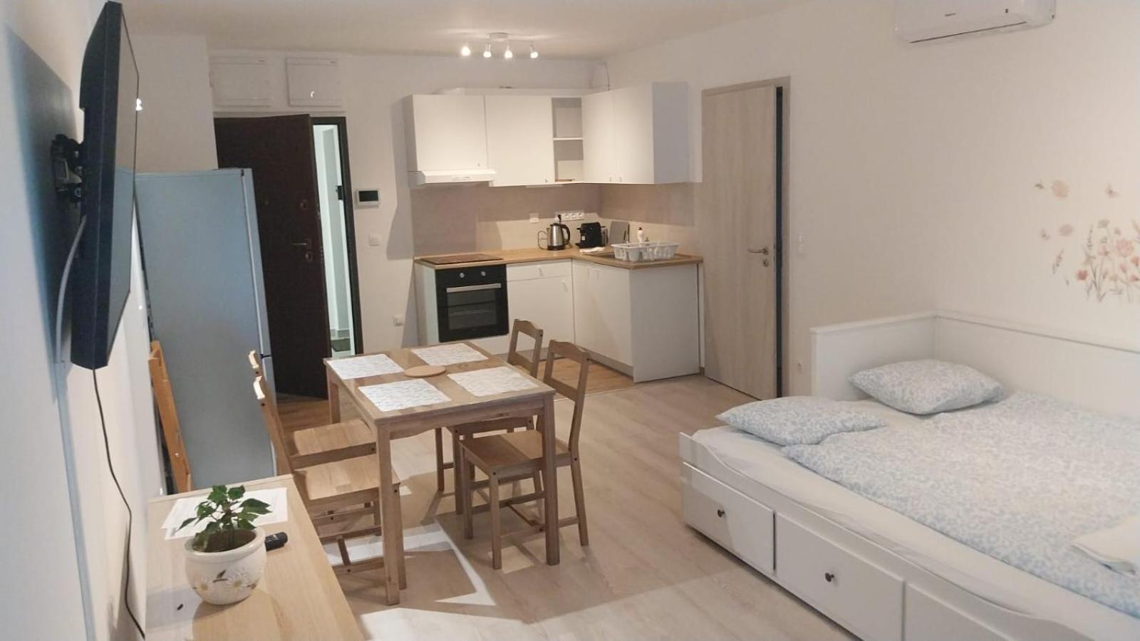 125 Family 1 Near By Heroes Square With Free Garage